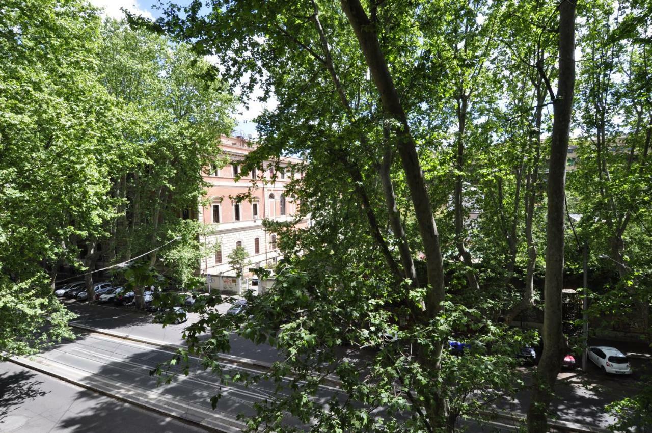 Family'S Apartment Trastevere Рим Екстериор снимка
